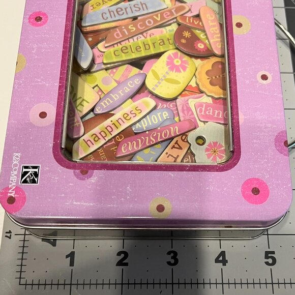 K&C COMPANY “Words & Tags” Chipboard Set in Metal Tin (95 Pieces) - Picture 4 of 5